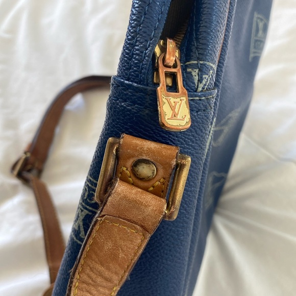 RARE Louis Vuitton America’s Cup Sailor Shoulder Bag Purse (from the 90s) - Picture 6 of 17